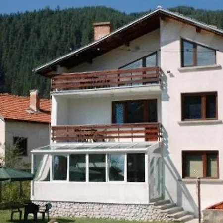 Seasons Mountain Vistas 홈스테이 고베다르치